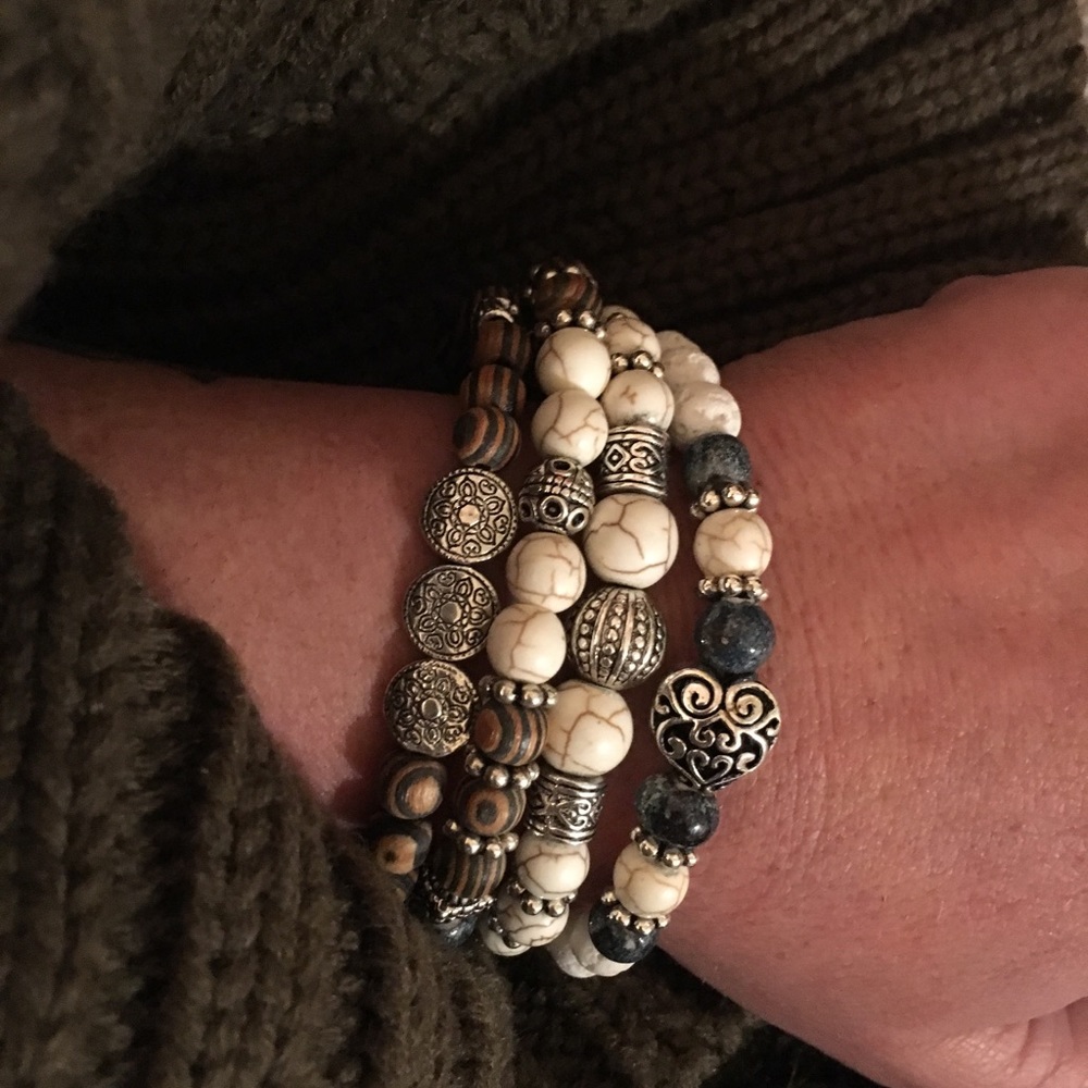 Howlite Essential Oil Diffuser Bracelet - Picture 7 of 8